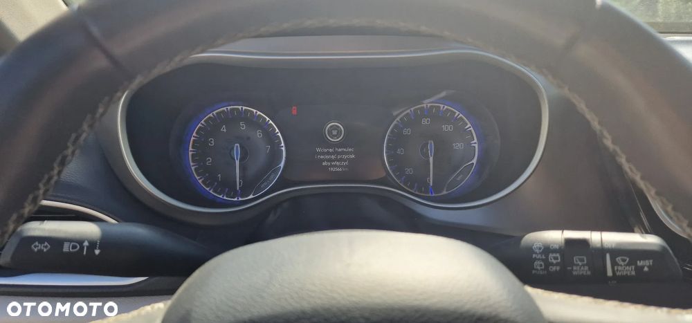 Chrysler Pacifica - 23