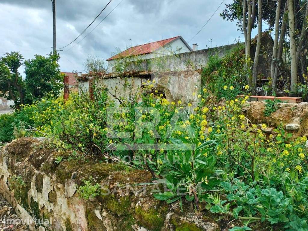 Moradia para recuperar no centro da Romeira - Grande imagem: 2/10