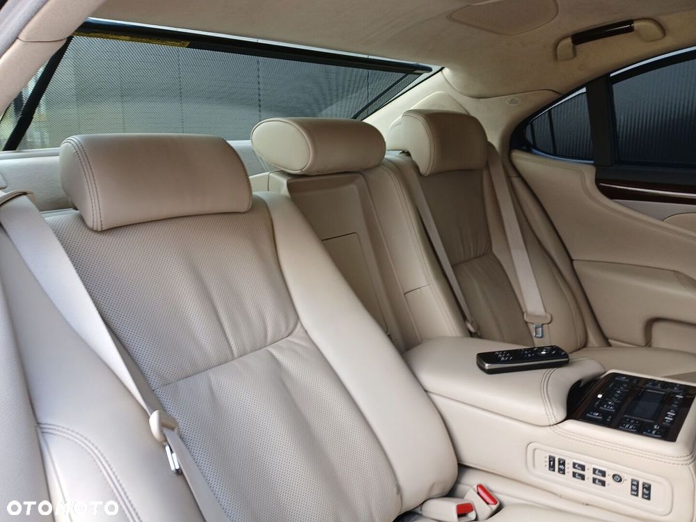 Lexus LS - 38