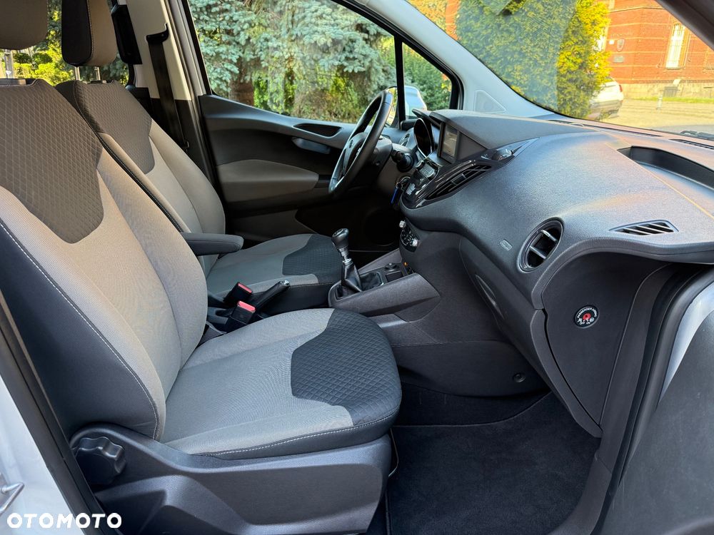 Ford Tourneo Courier 1.5 TDCi S&S Titanium - 21