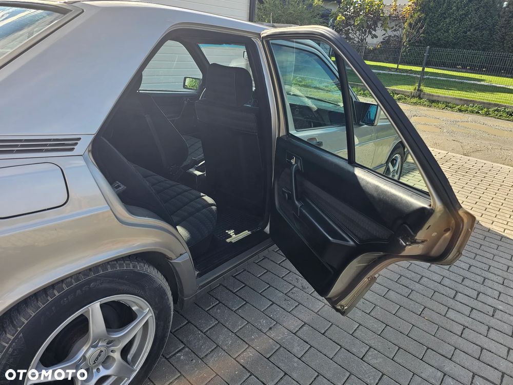 Mercedes-Benz W201 (190) - 25