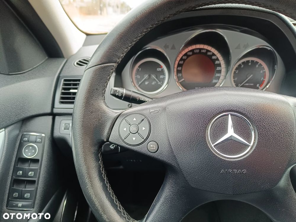 Mercedes-Benz Klasa C 250 CGI Automatik BlueEFFICIENCY Avantgarde - 18