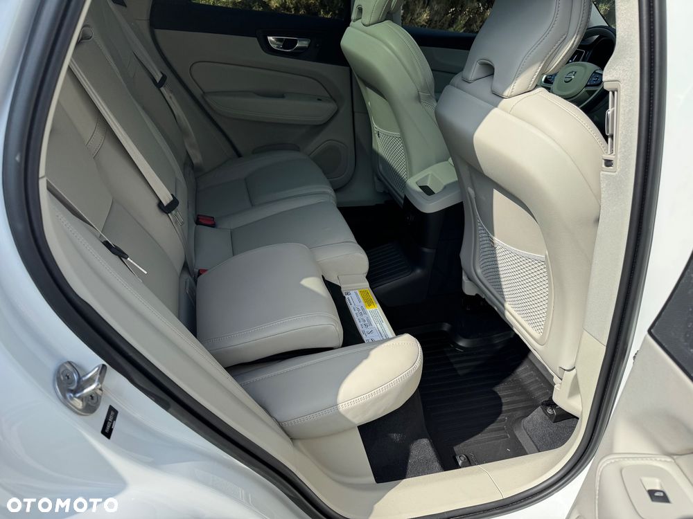 Volvo XC 60 T8 Plug-In Hybrid AWD Inscription - 19