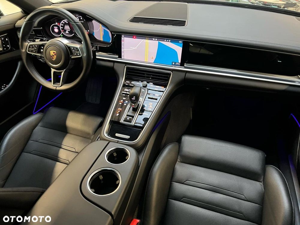 Porsche Panamera 4 - 19