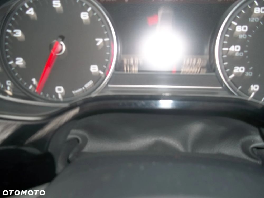 Audi A8 4.2 L Quattro - 19