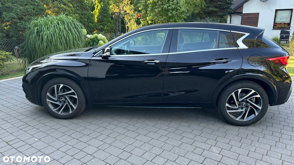 Infiniti Q30 1.6t Premium 7DCT - 4