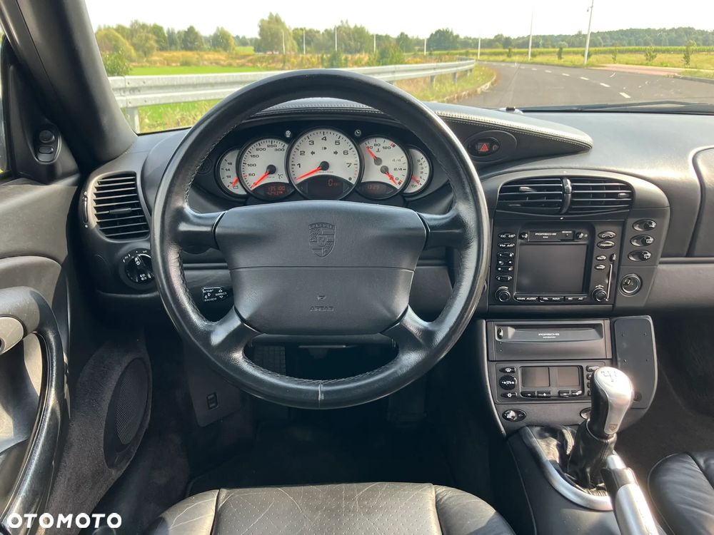 Porsche 911 Carrera - 21