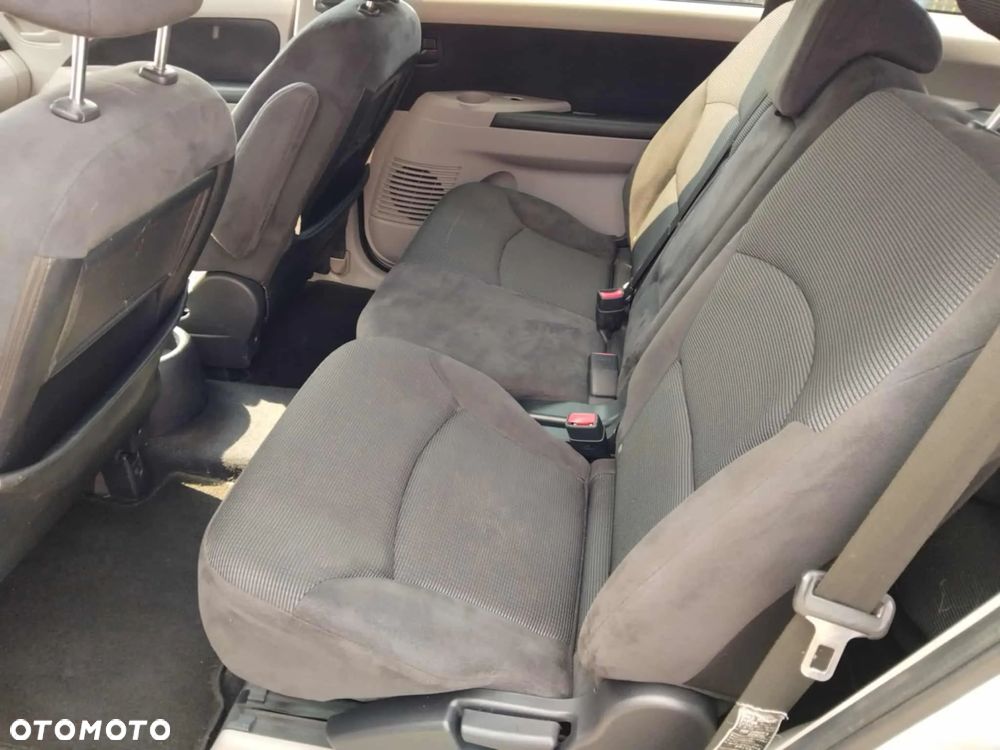 Mitsubishi Grandis 2.4 Intense - 12