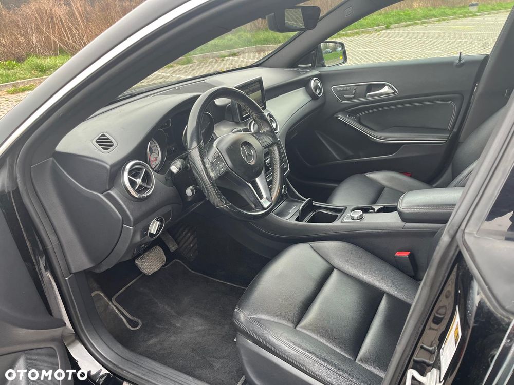 Mercedes-Benz CLA 250 4Matic 7G-DCT AMG Line - 16