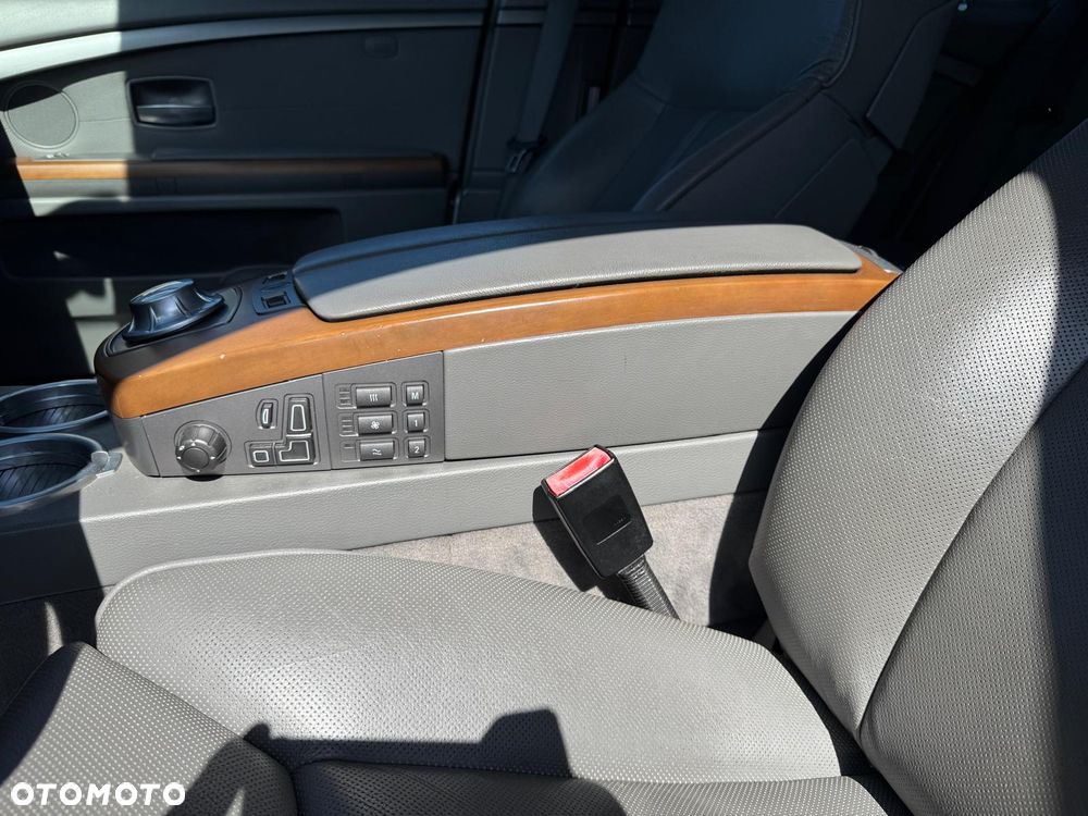 BMW Seria 7 745i - 15
