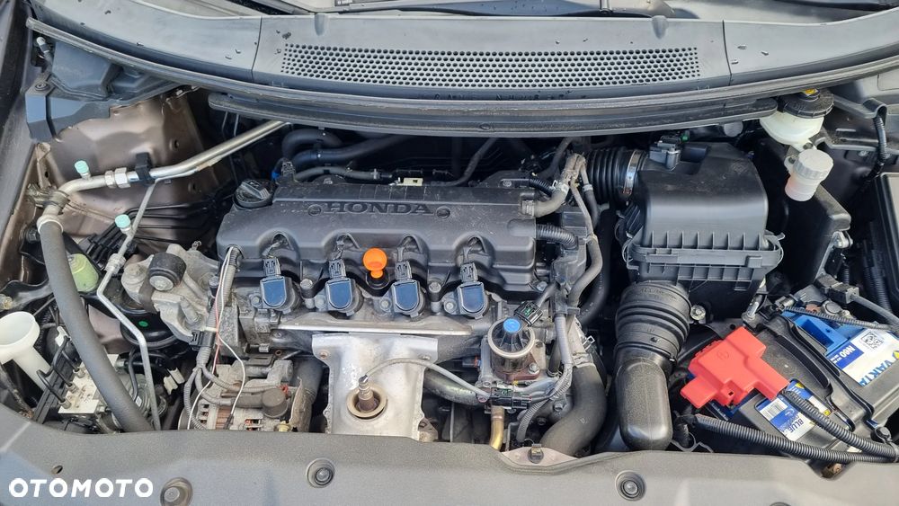 Honda Civic 1.8 i-VTEC Sport - 11