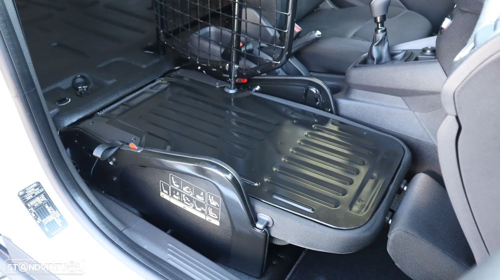 Ford Courier Van - 21