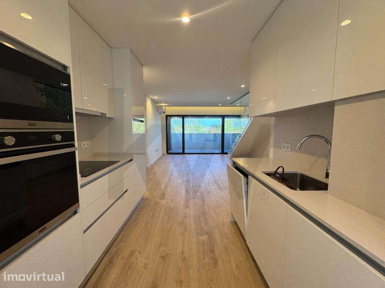 T2 Duplex em Repeses: Espaço e Privacidade num Refúgio Moderno - Grande imagem: 4/16