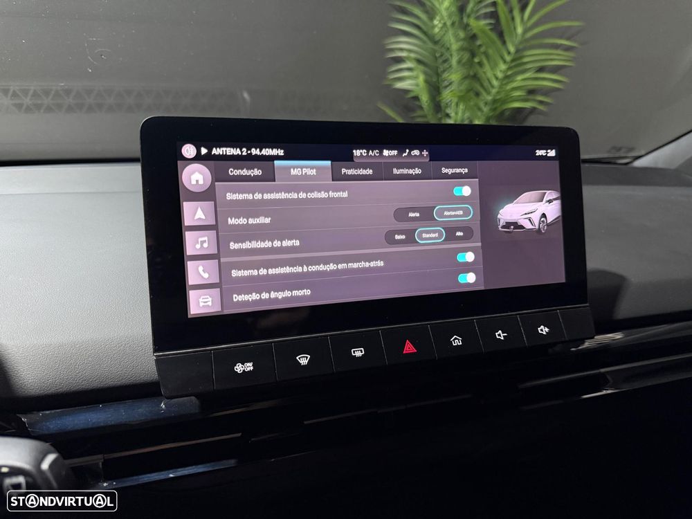 MG MG4 64 kWh Luxury - 33