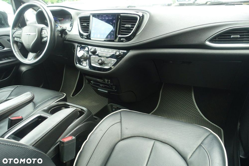 Chrysler Pacifica - 29