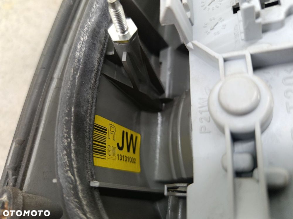 LAMPA TYLNA PRAWA OPEL VECTRA C FL 13131002 HATCHBACK - 5