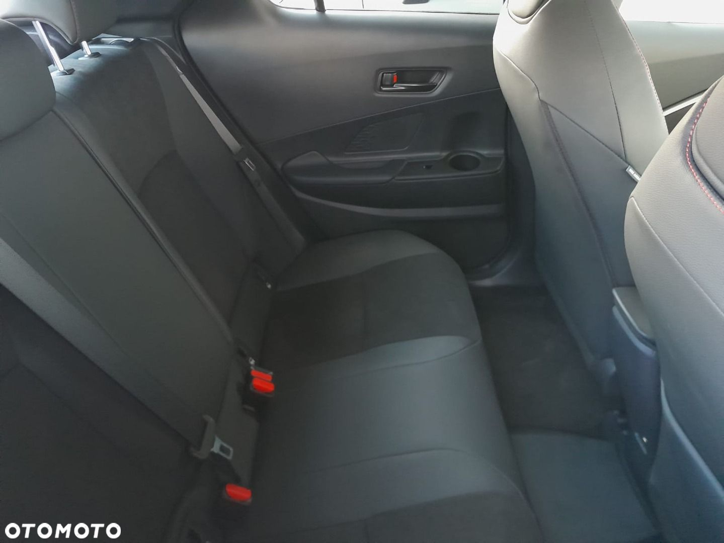 Toyota C-HR - 16