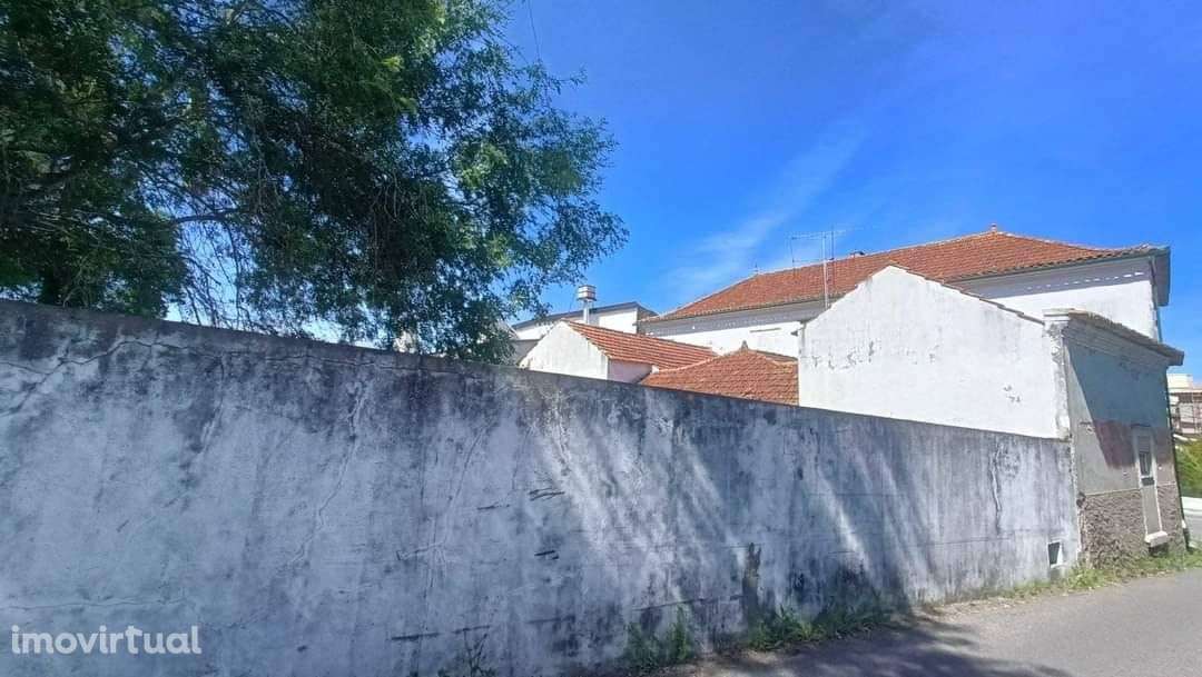 Casa antiga com 2 pisos para recuperar+Terreno - Grande imagem: 2/7