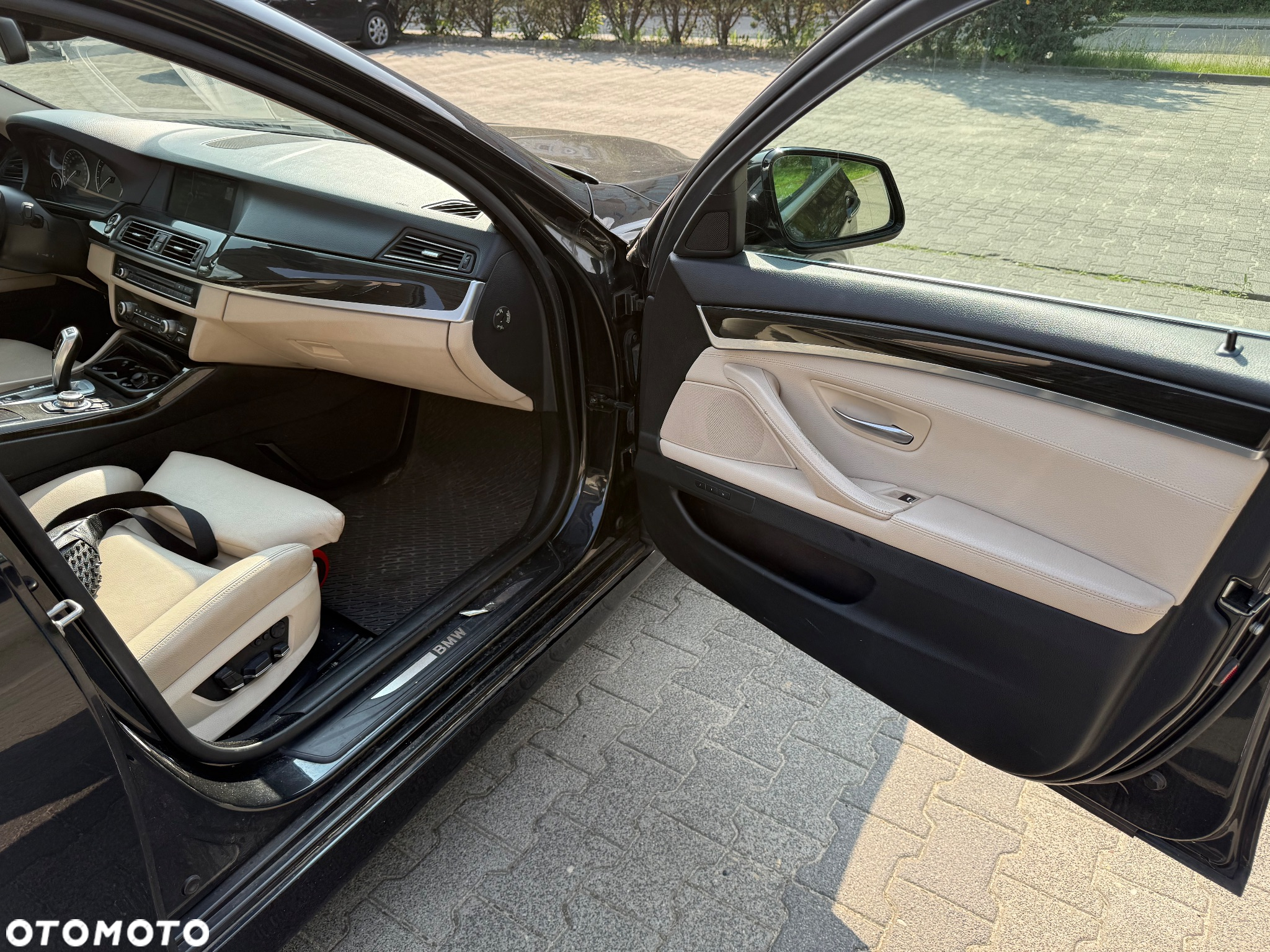 BMW Seria 5 528i xDrive - 15