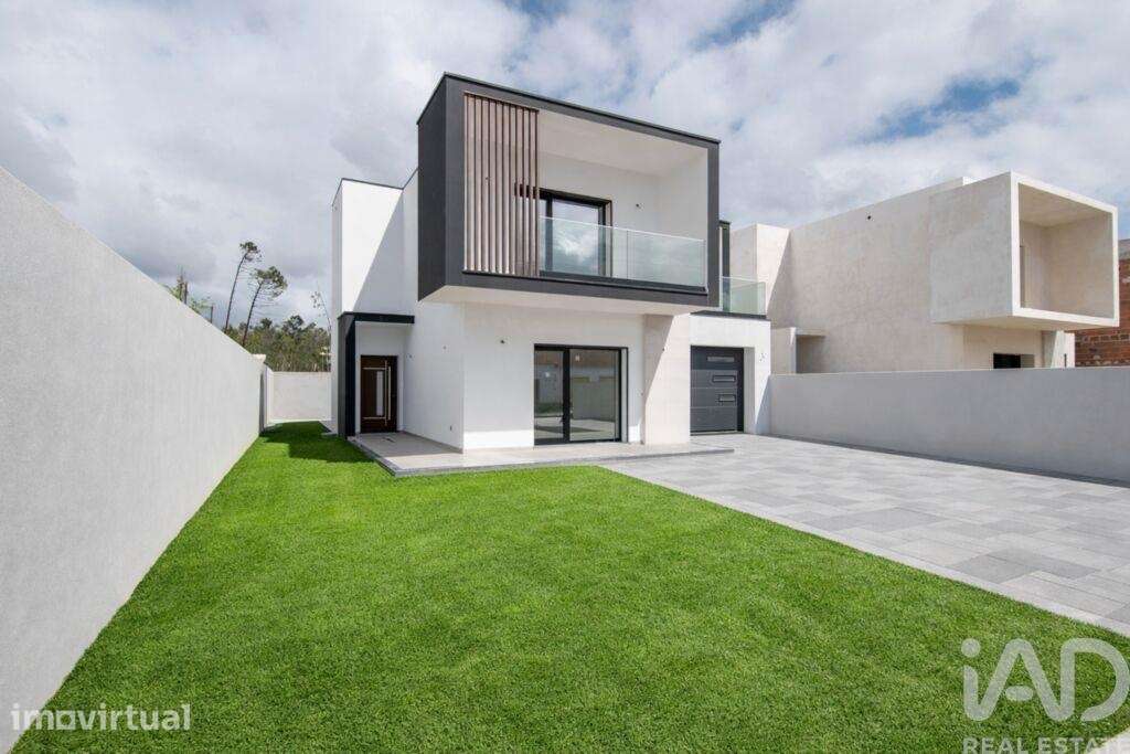 Casa T4 em Maceira de 194,00 m2