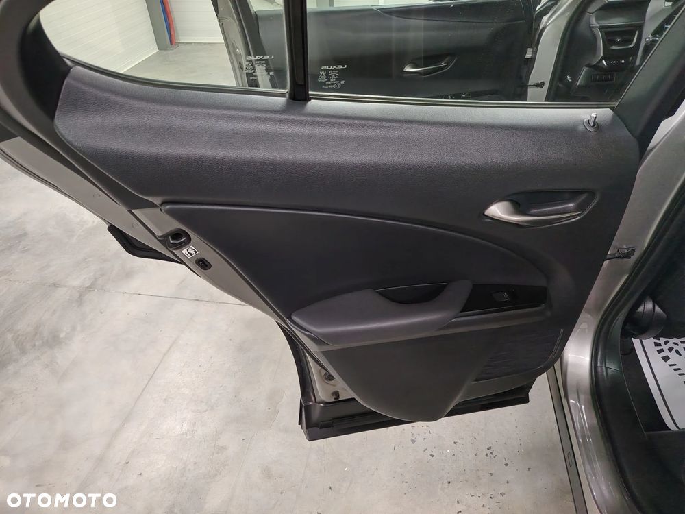 Lexus UX 250h Elegance 2WD - 23