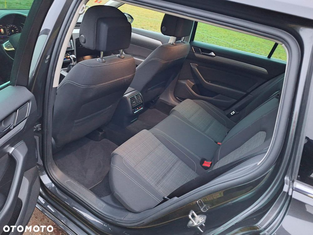 Volkswagen Passat 2.0 TDI SCR Business - 12