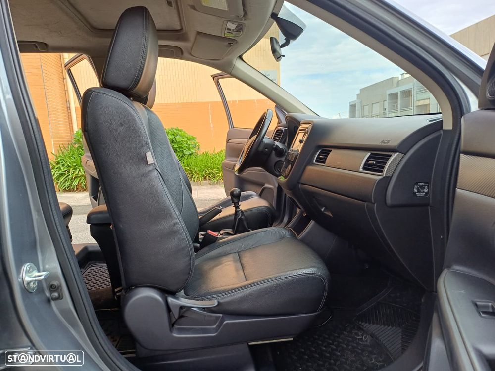 Mitsubishi Outlander 2.2 DI-D Intense+ - 35