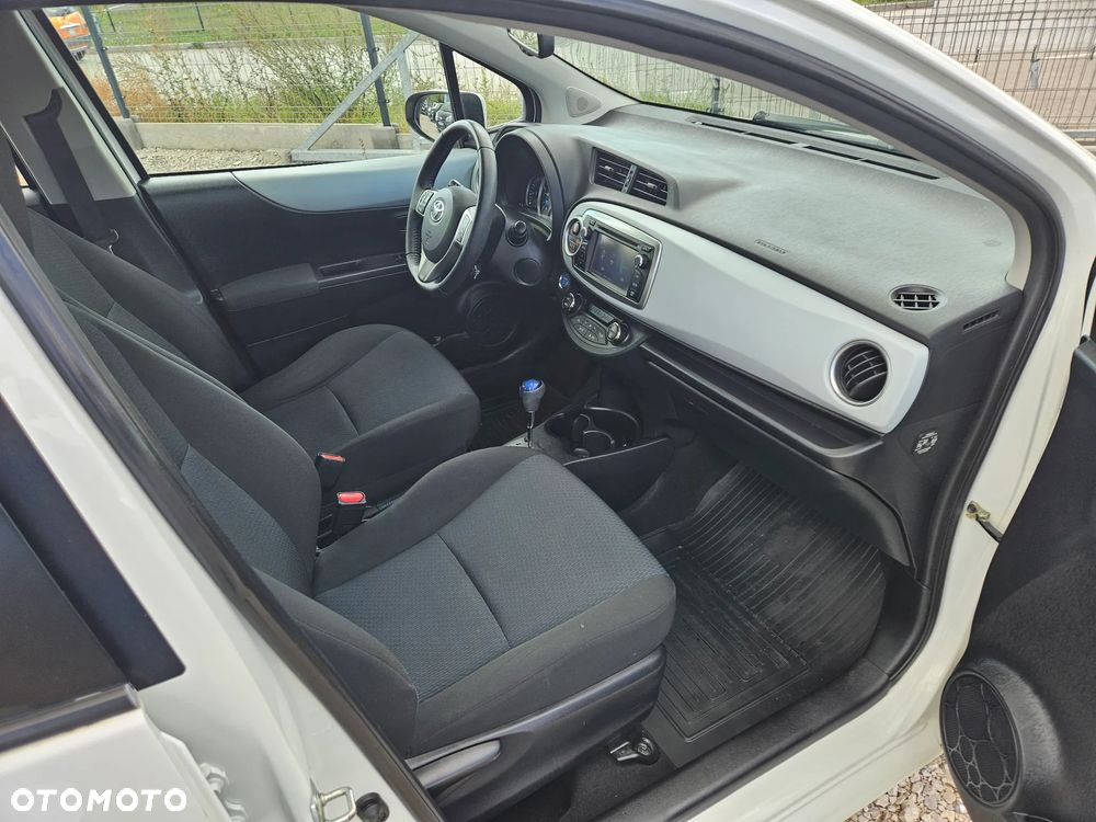 Toyota Yaris Hybrid 100 Sol - 10