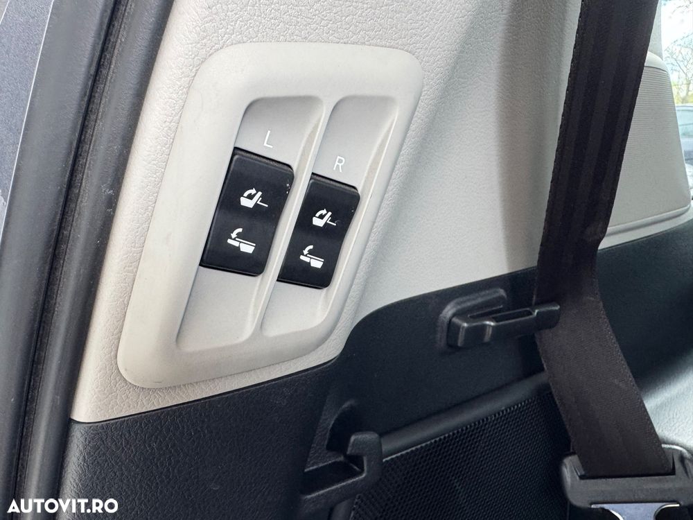 Toyota Land Cruiser - 14