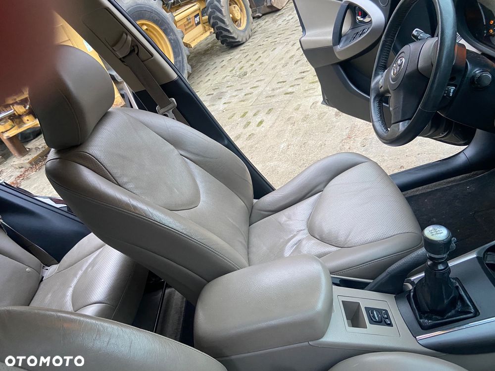 Toyota RAV4 2.2 D-4D X - 13