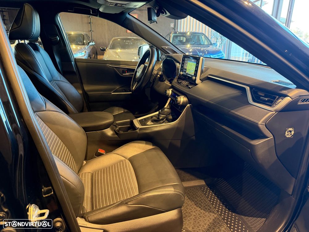 Toyota RAV4 2.5 HDF Black Edition - 34