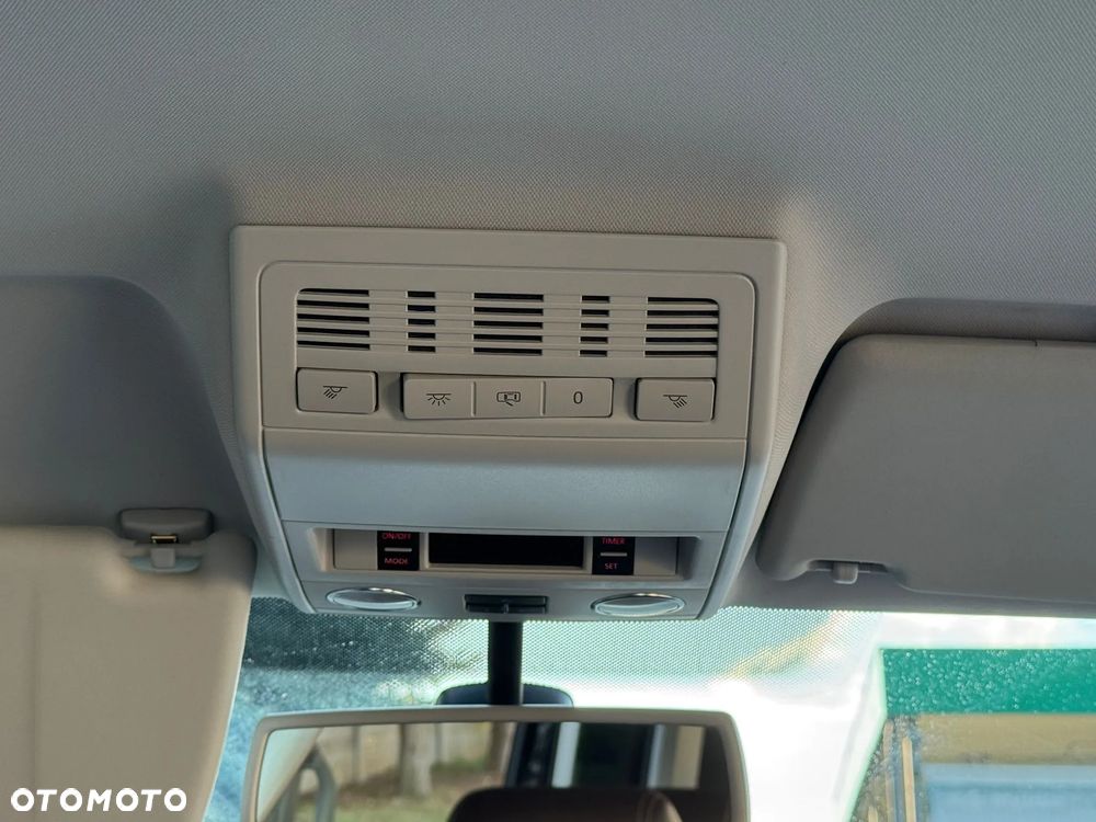 Volkswagen Multivan - 30