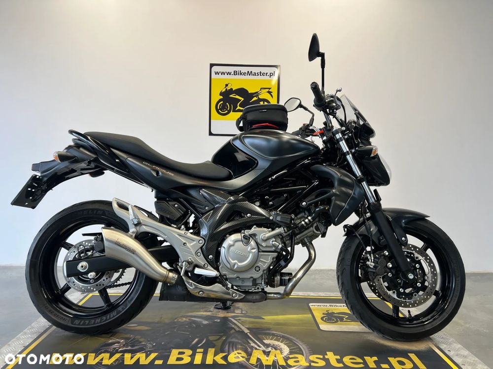 Suzuki Gladius - 1
