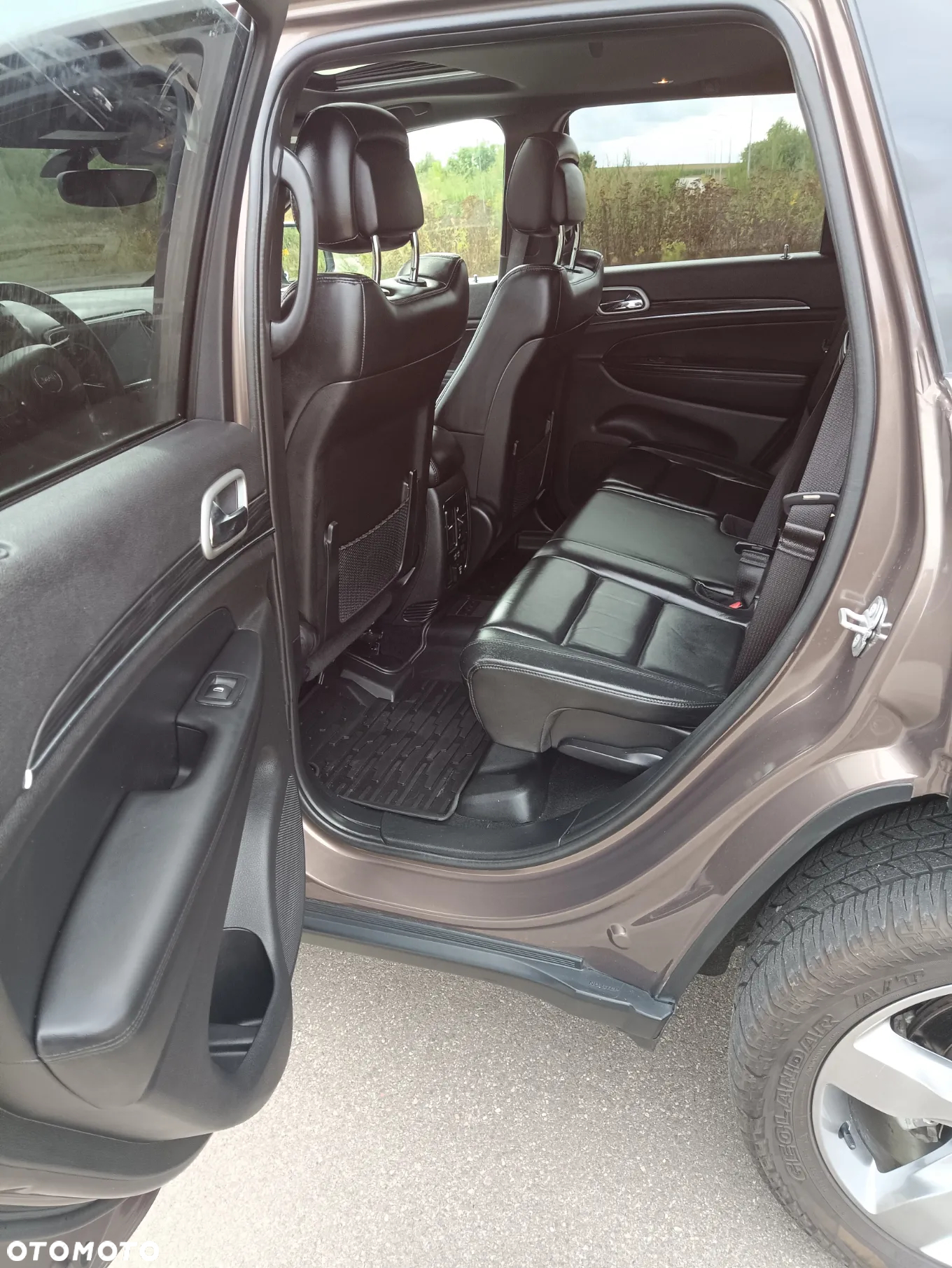 Jeep Grand Cherokee - 16