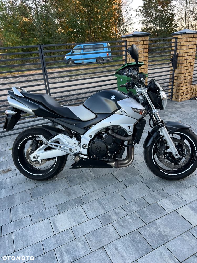 Suzuki GSR - 1