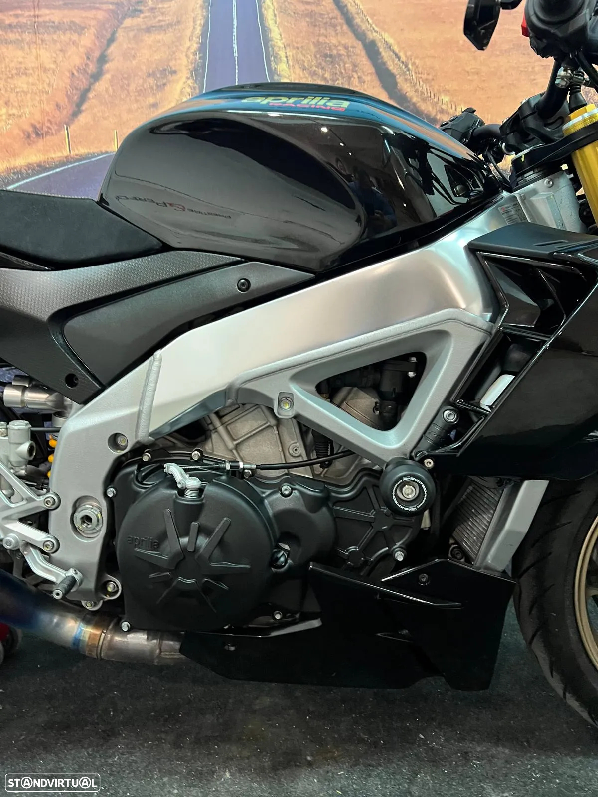Aprilia Tuono V4 FACTORY - 9