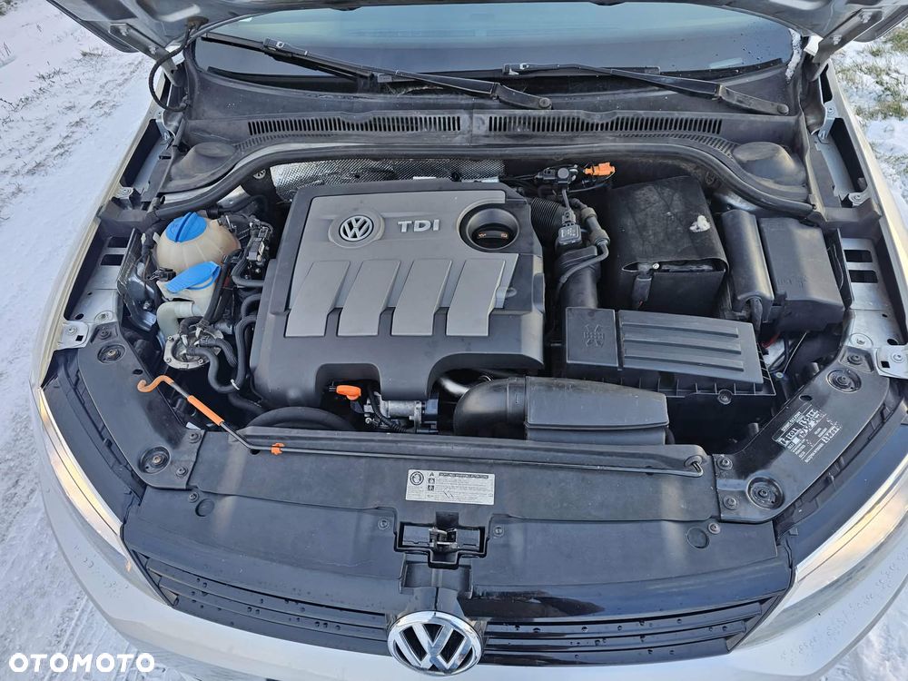 Volkswagen Jetta 1.6 TDI Trendline - 14
