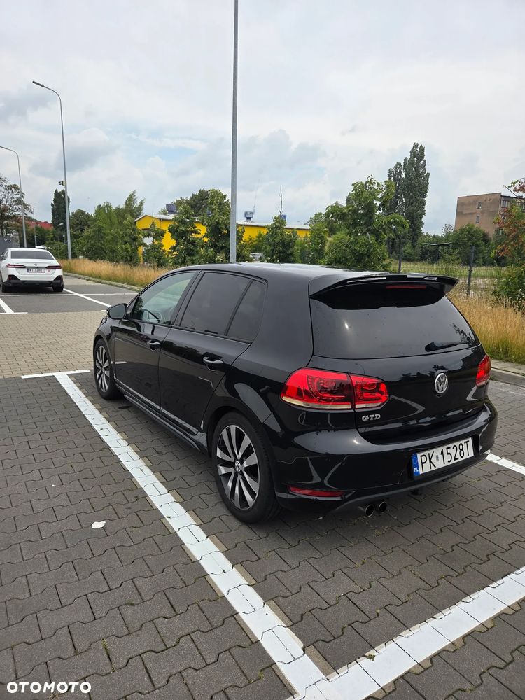 Volkswagen Golf - 6