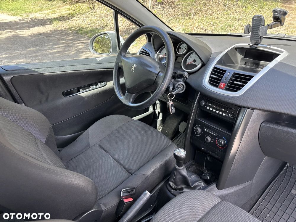 Peugeot 207 - 16