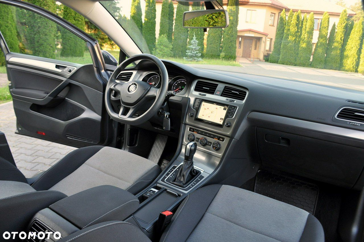 Volkswagen Golf - 24