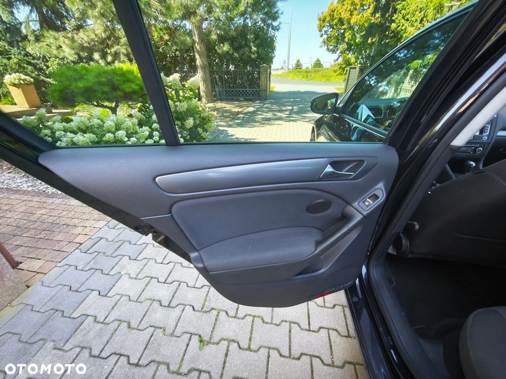 Volkswagen Golf - 25