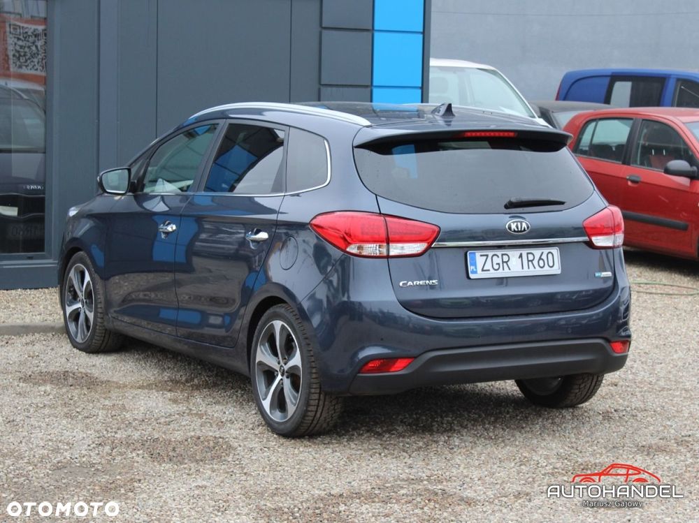 Kia Carens - 4