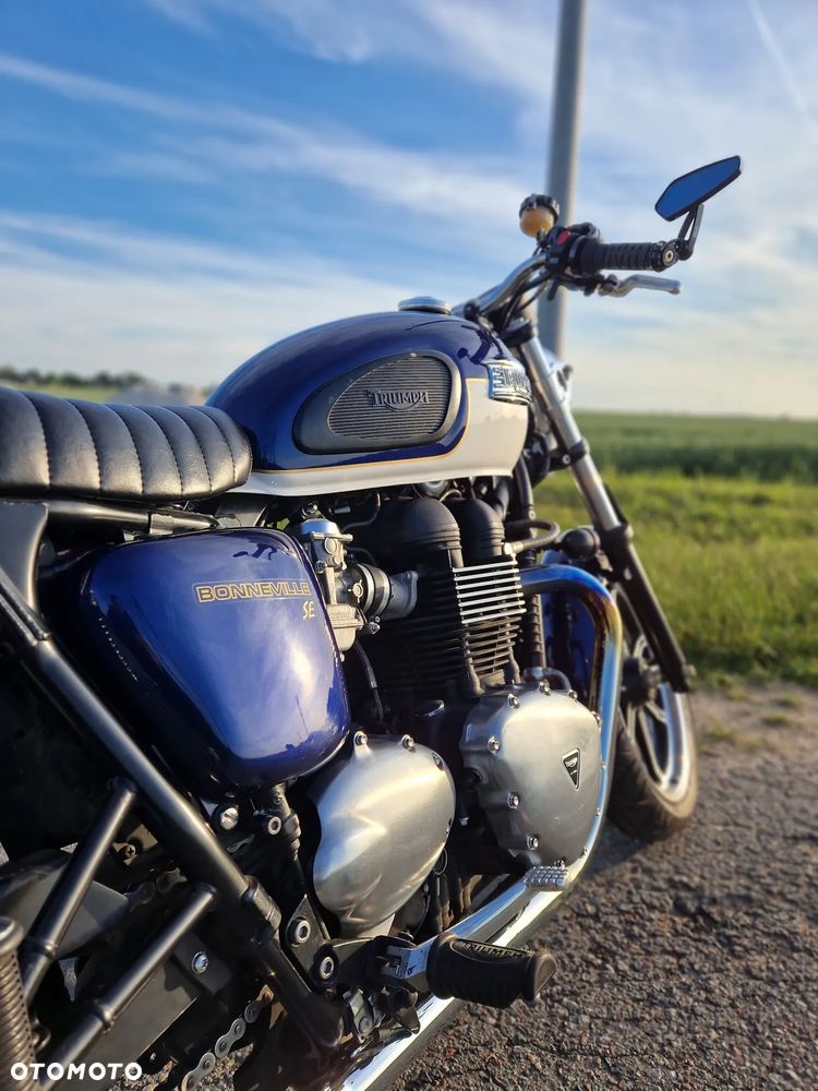 Triumph Bonneville - 16
