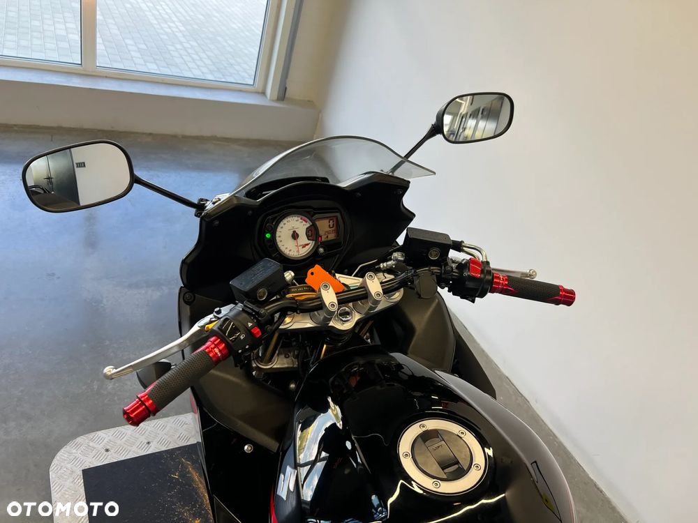 Suzuki GSX - 7