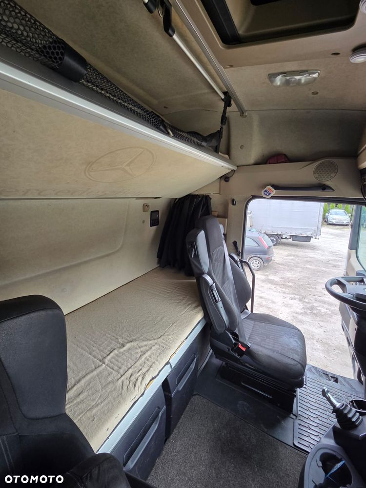 Mercedes-Benz Actros - 8