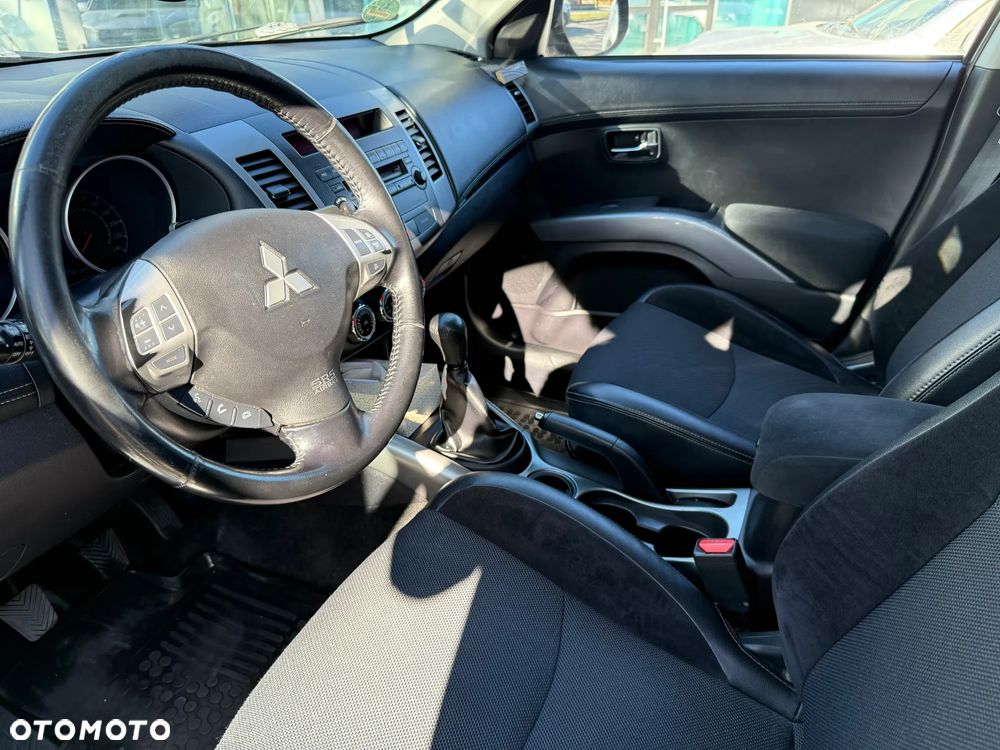 Mitsubishi Outlander 2.0 Intense 2WD - 17