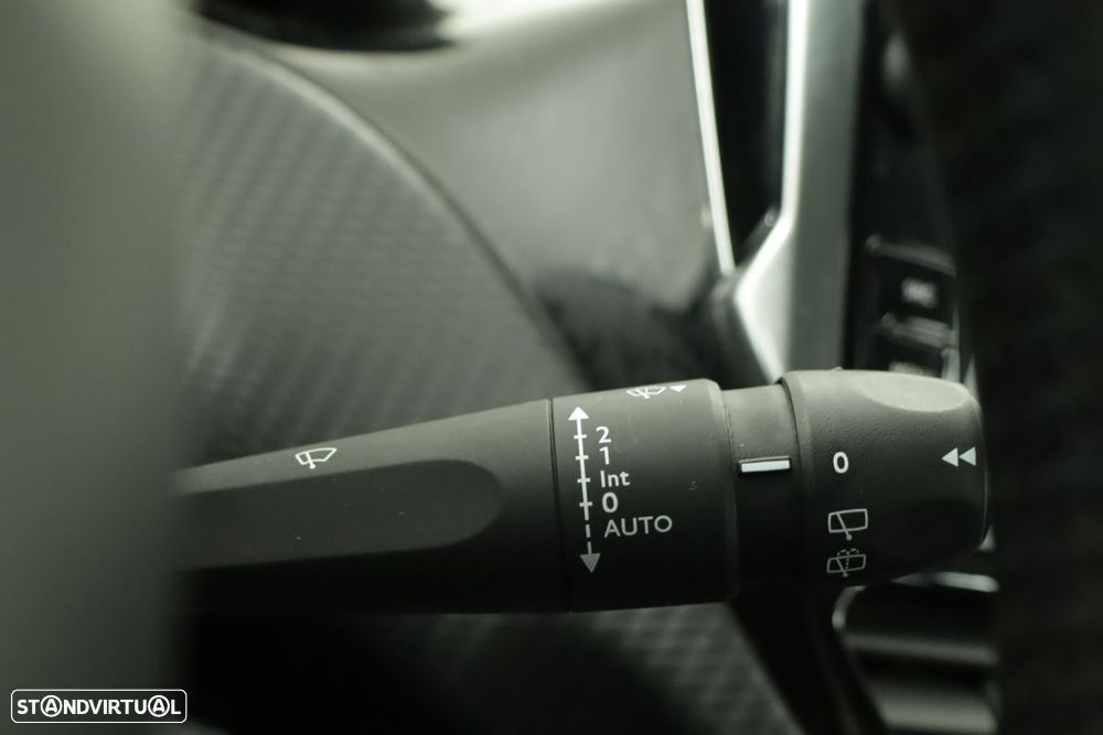 Peugeot 2008 1.2 PureTech Signature - 19