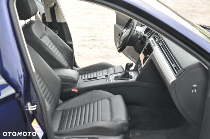 Volkswagen Passat - 13
