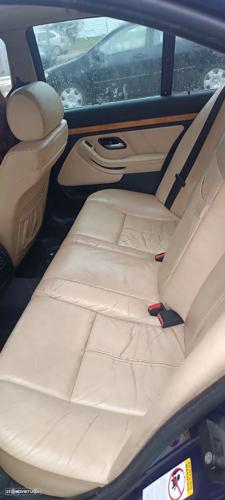 BMW 528 iA Touring - 9