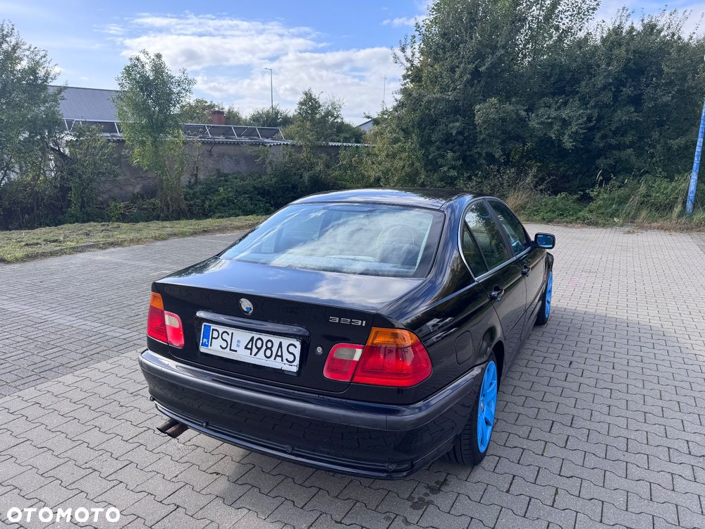 BMW Seria 3 323i - 2
